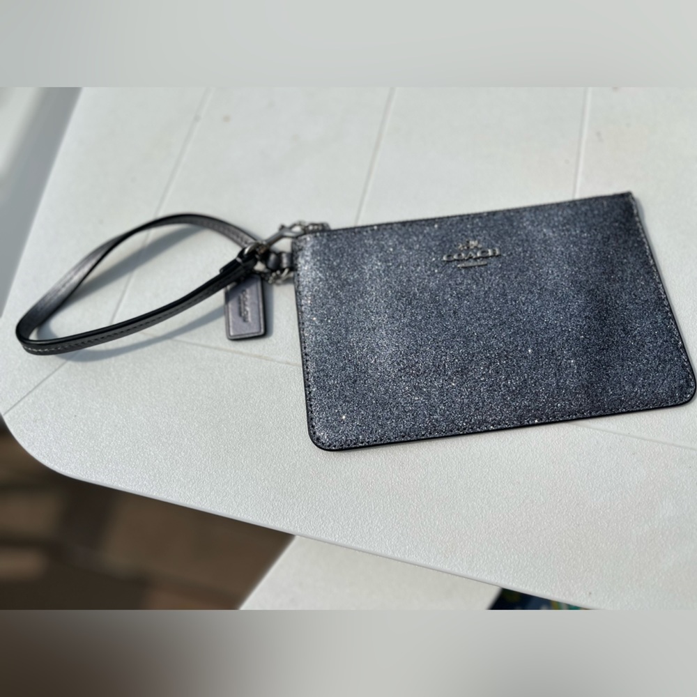 NWOT* Women Coach outlet wristlet gray and sparkly wonderful condition!